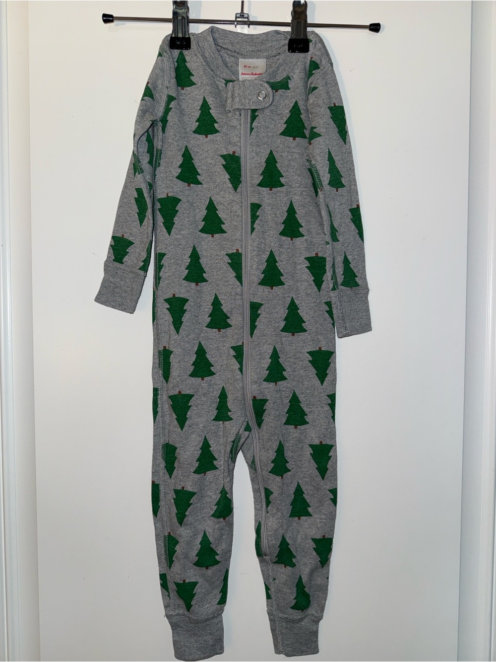 Hanna Andersson Gray One-Piece Pajamas with Green Tree Print size 85 or 2T mint
